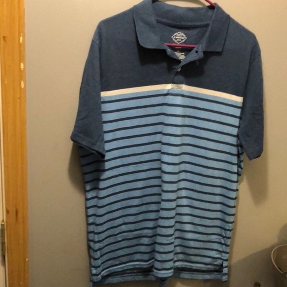 St. John’s bay performance polo size medium